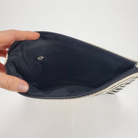 *NWT* Pineapple Stitched Make Up / Cosmetic Bag - Picture 4 of 4